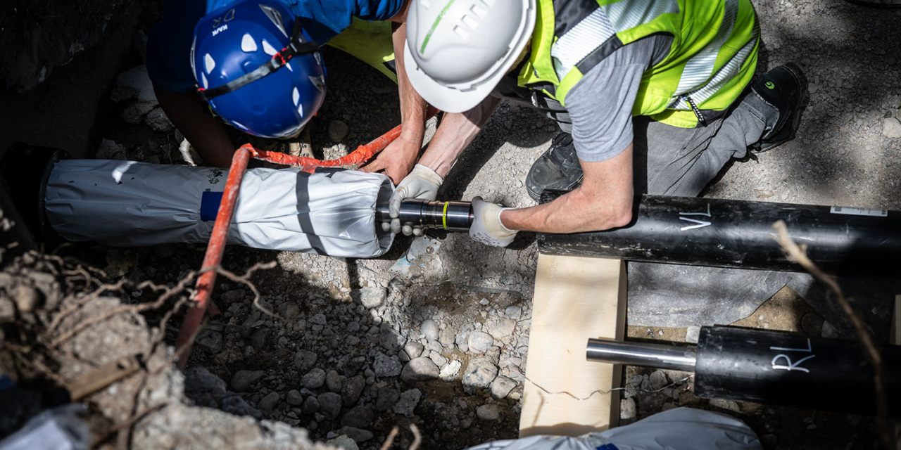 Premiere: Erste rein metallisch gedichtete Fernwärmeinstallation der Schweiz